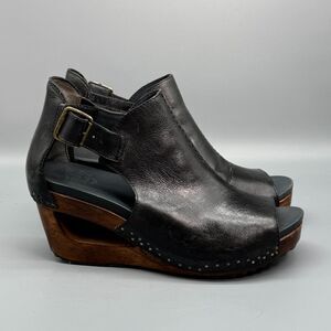 Dansko Sable Women's 9 Black Gray Brown Leather Wedge Sandals Buckle Peep Toe